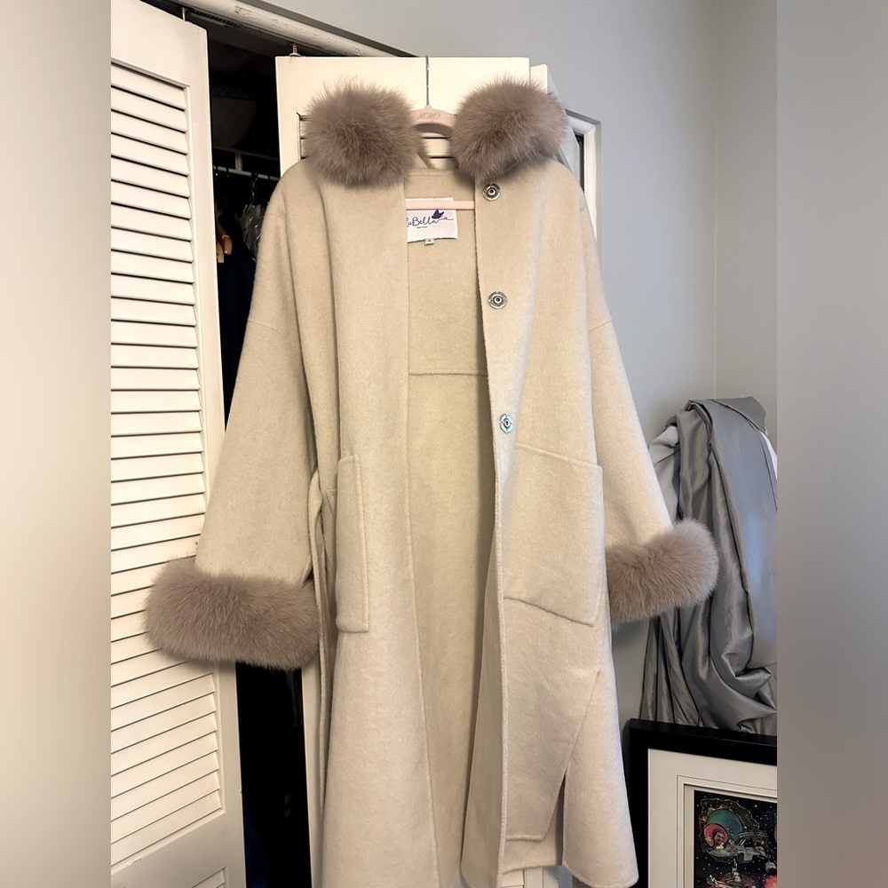 Lubella Boutique. Cashmere Coat size S with removable fur.